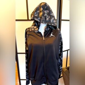 Kids unisex Black Nike Air Jordan therma-fit jacket 
XL (14-16)